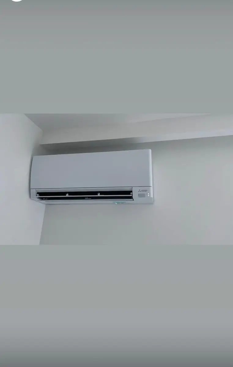 Split mural Mitsubishi Electric installé dans une chambre